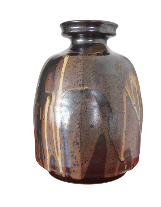 vase aux nuances brunes et ocres, animé de coulures verticales aux tonalités crème et miel. Daniel de Montmollin