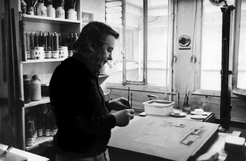 Camille Hilaire, peintre figuratif, dans son atelier